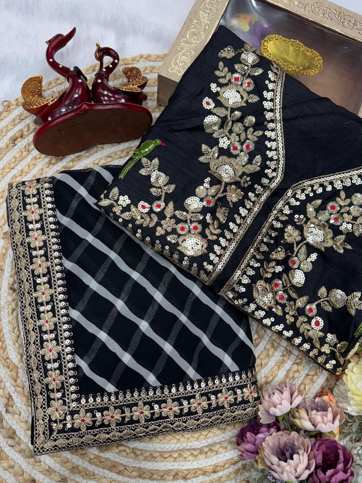 Royal Leriya Lace Elegance