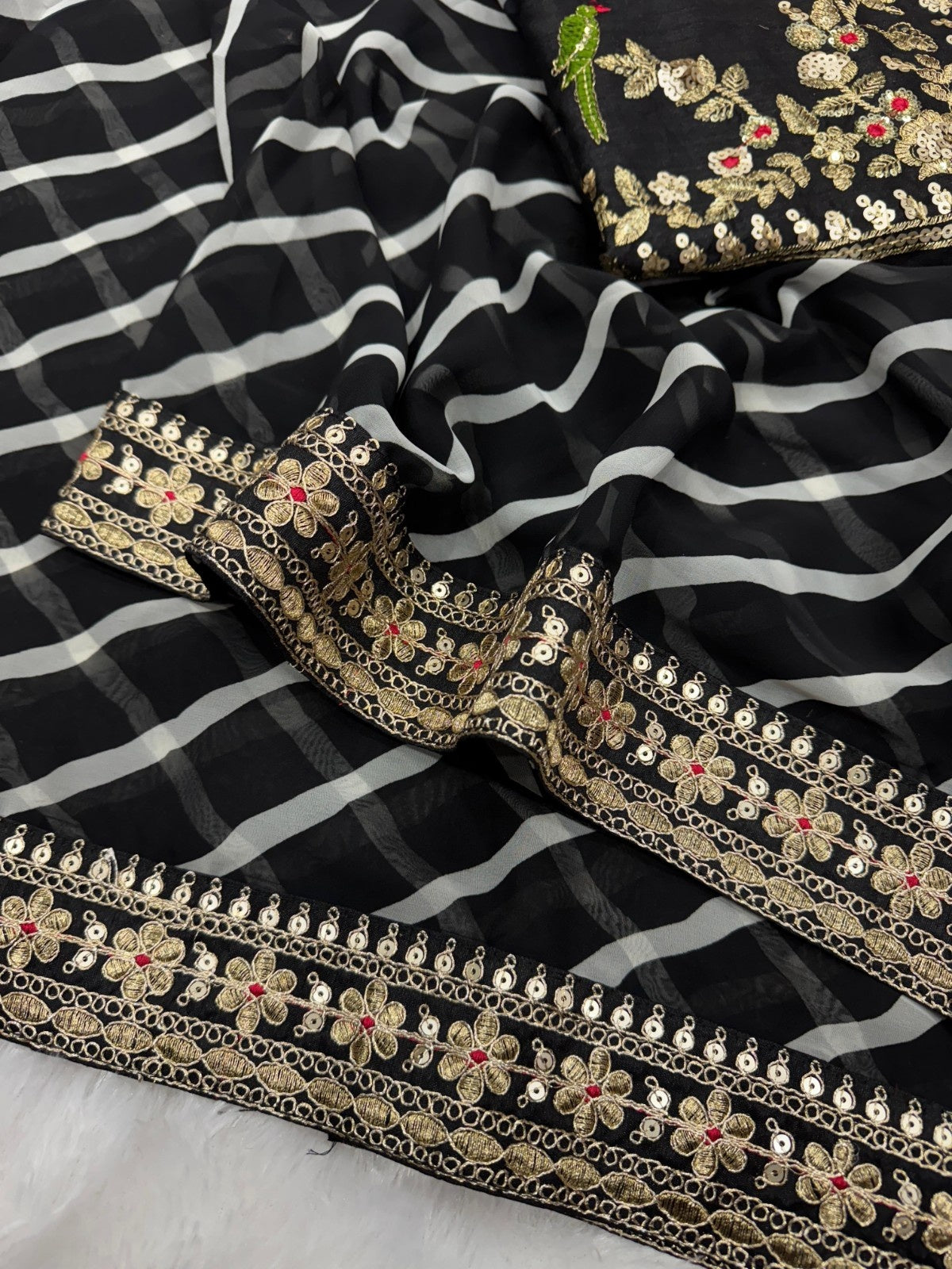Royal Leriya Lace Elegance
