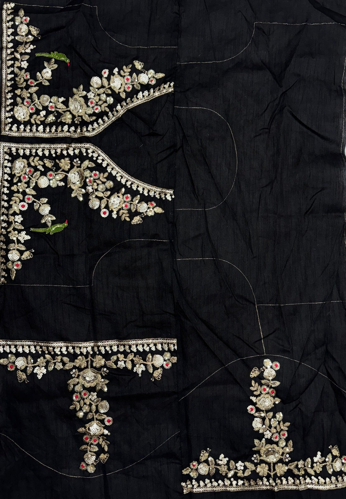 Royal Leriya Lace Elegance